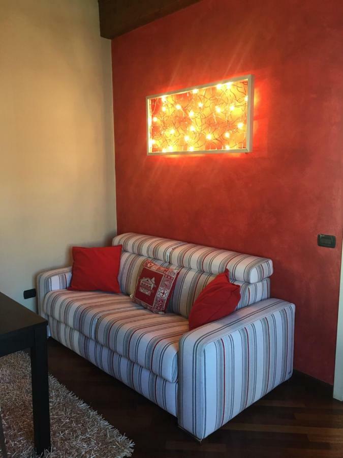 Feeling At Home - Varese Apartment Esterno foto
