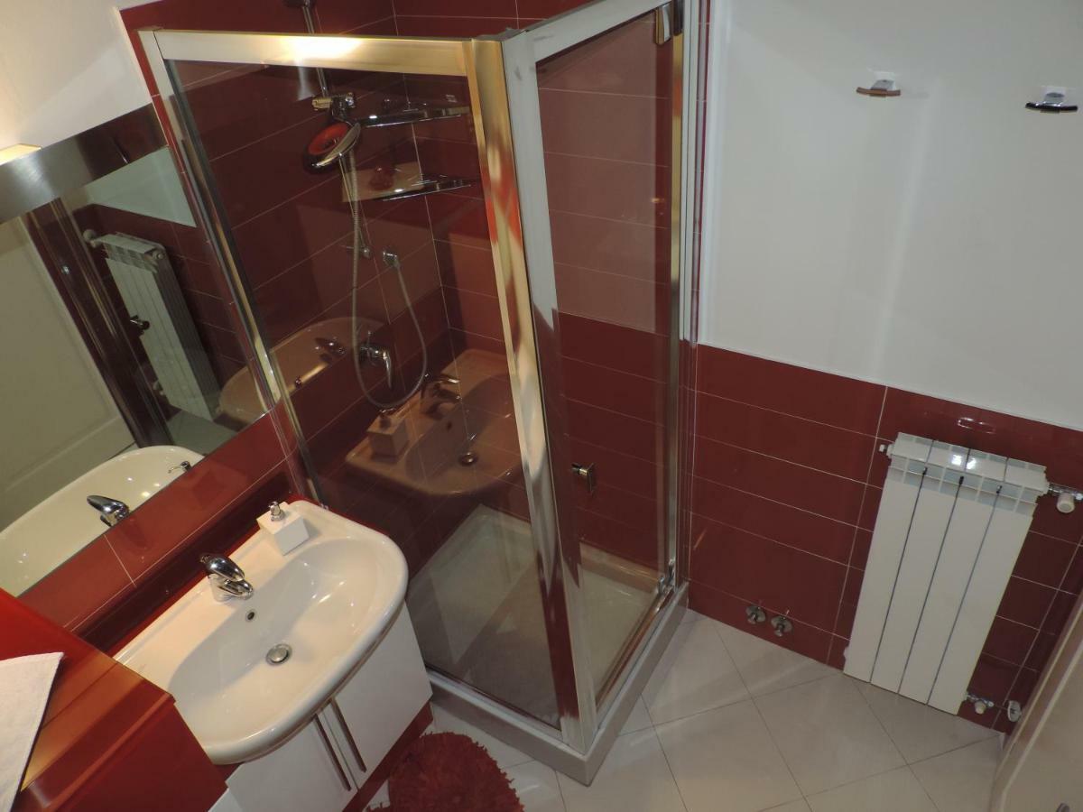 Feeling At Home - Varese Apartment Esterno foto