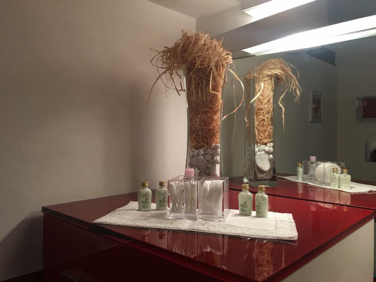Feeling At Home - Varese Apartment Esterno foto