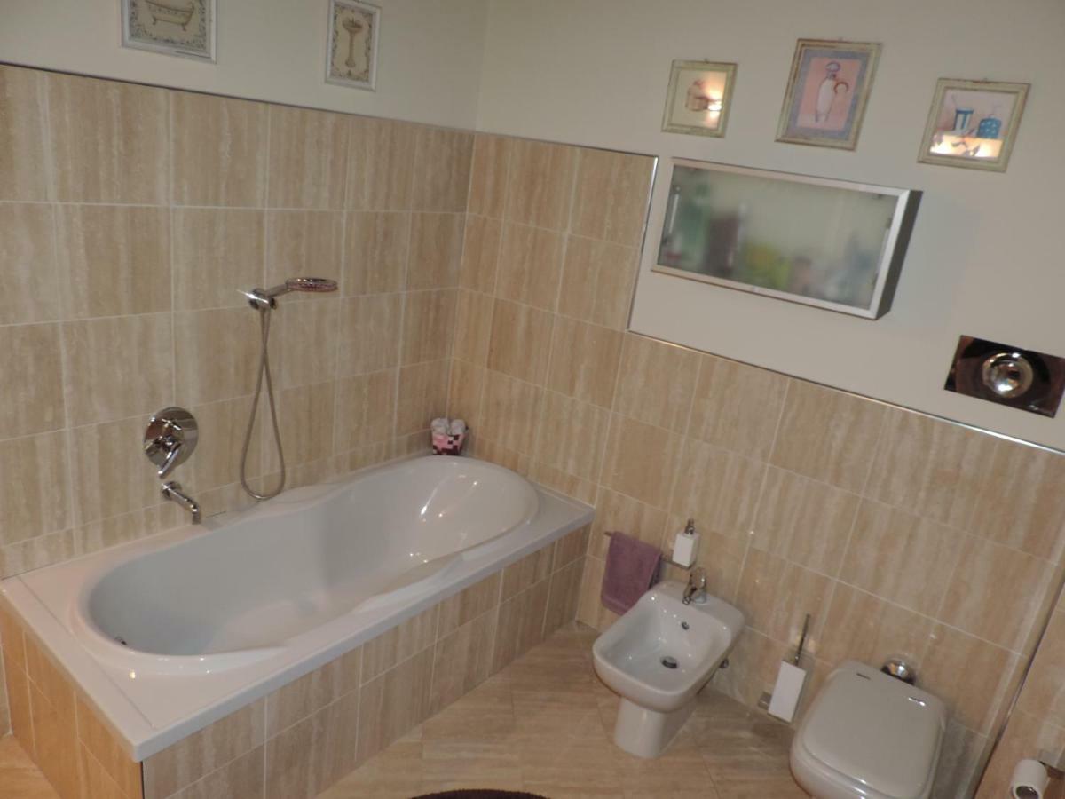 Feeling At Home - Varese Apartment Esterno foto